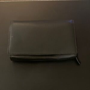 Mundi Black Woman's Wallet